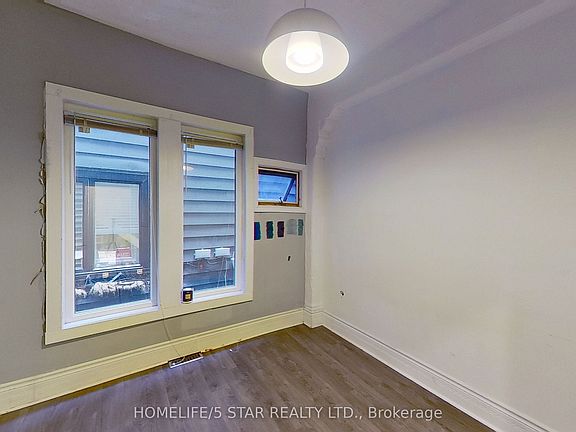 3rd image of 171 Harbord St APT 1
