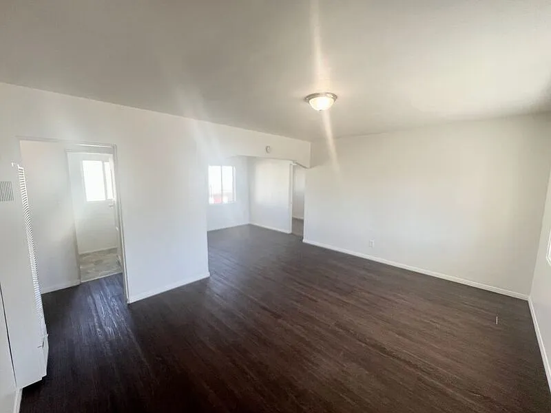 2 bed, 1.0 bath, 900 sqft, $2,450 — Photo 3