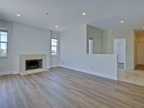 5th image of 250 Santa Fe Ter APT 324