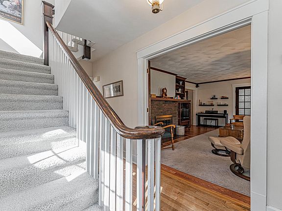 3rd image of 320 Park Pl