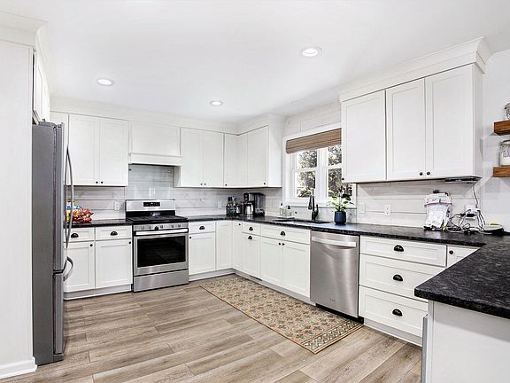 5th image of 17 E 39th St