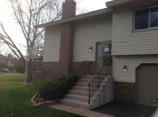 3704 York Cir, Woodbury, MN 55125