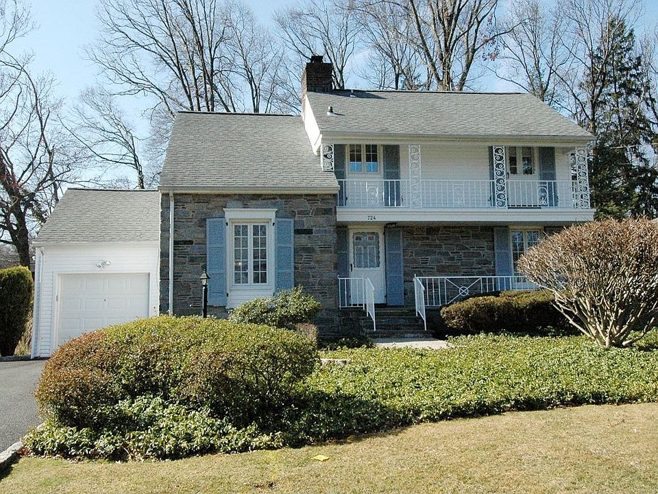 FRONT EXTERIOR