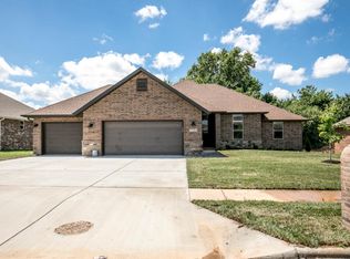 3750 W Stonehinge Dr, Springfield, MO 65807