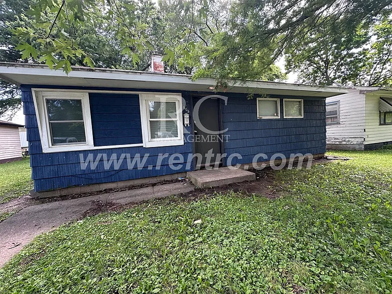 605 Pixley St — Photo 1
