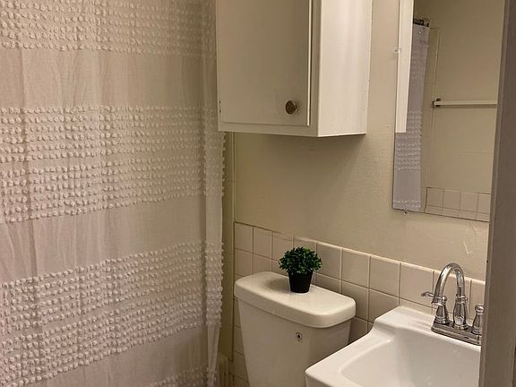 5th image of 2600 Bryant Ave S APT 103