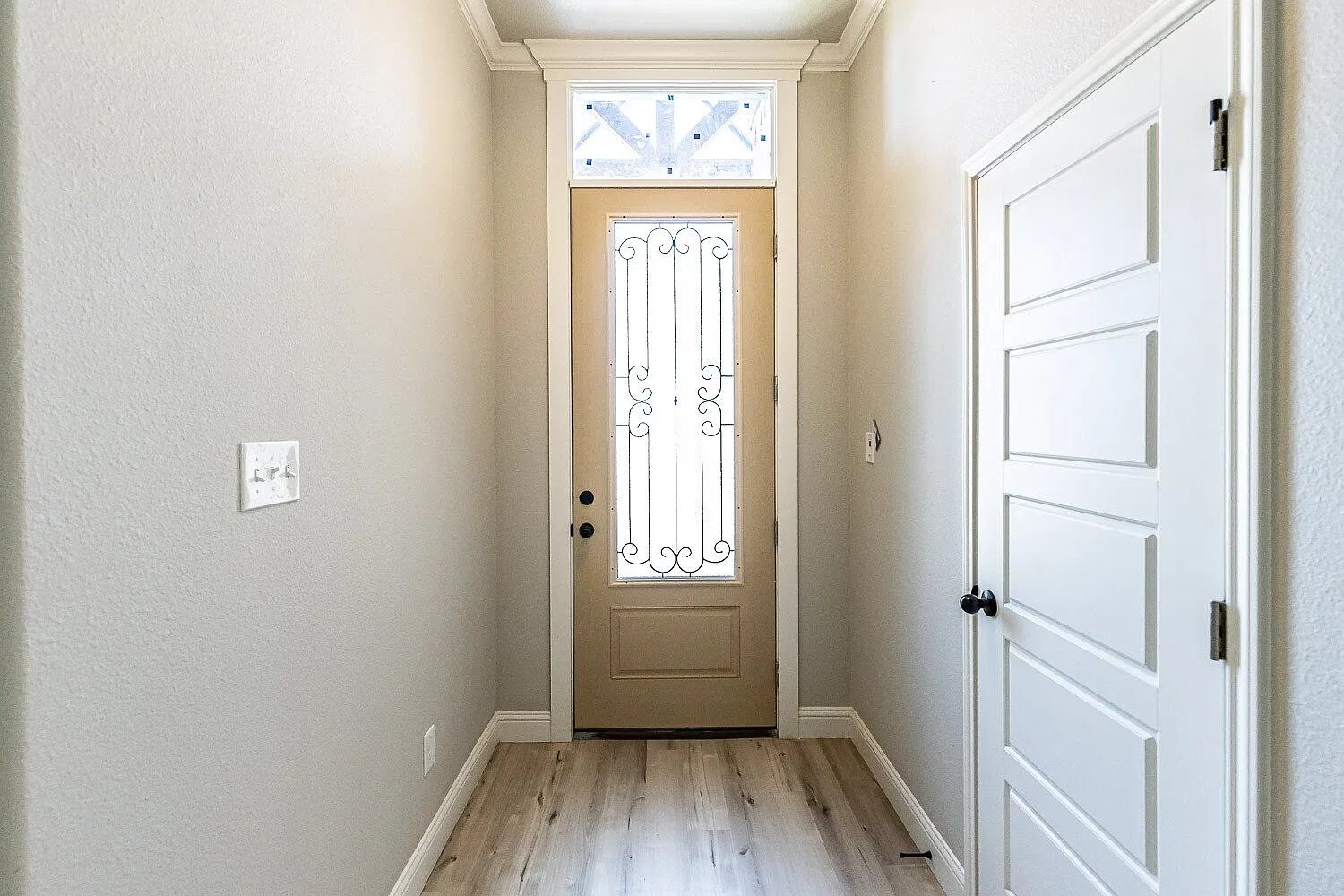 3 bed, 2.0 bath, 1694 sqft, $2,095 — Photo 2