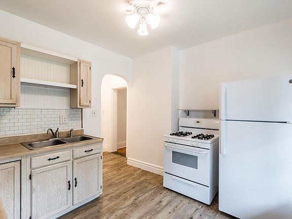 4th image of 4412 Erie Ave #3