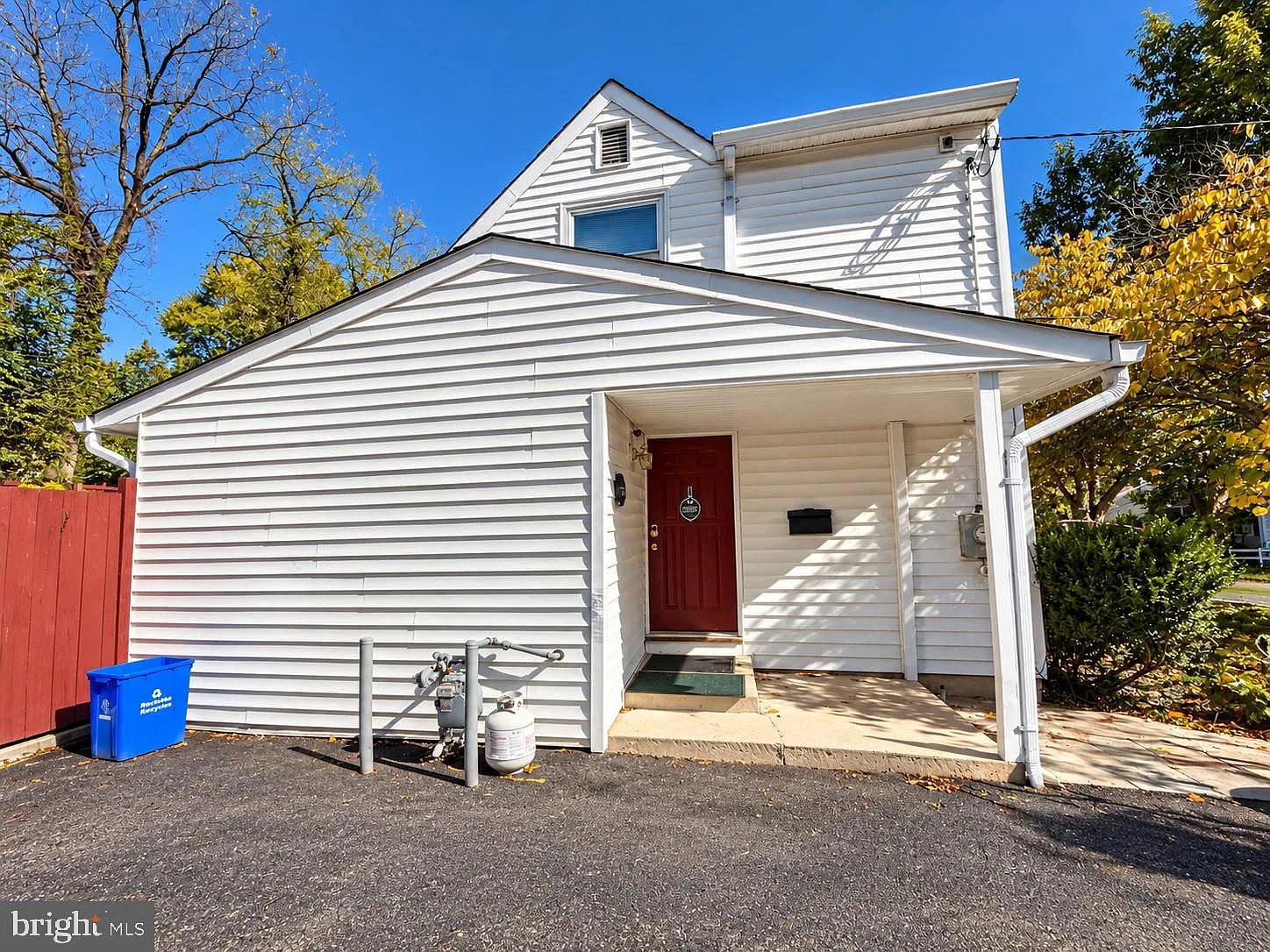 4 bed, 2.0 bath, 1456 sqft, $3,200 — Photo 3