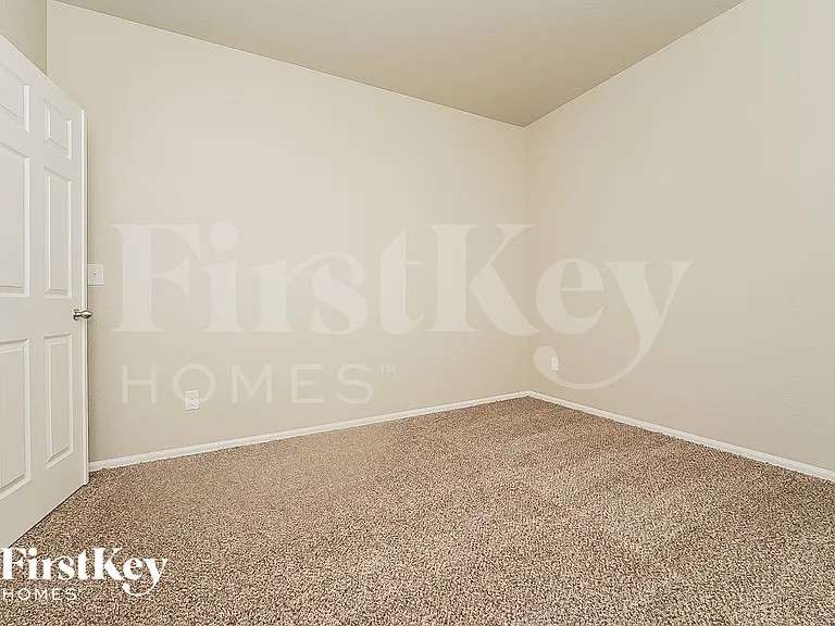 2349 Shipman St — Photo 9