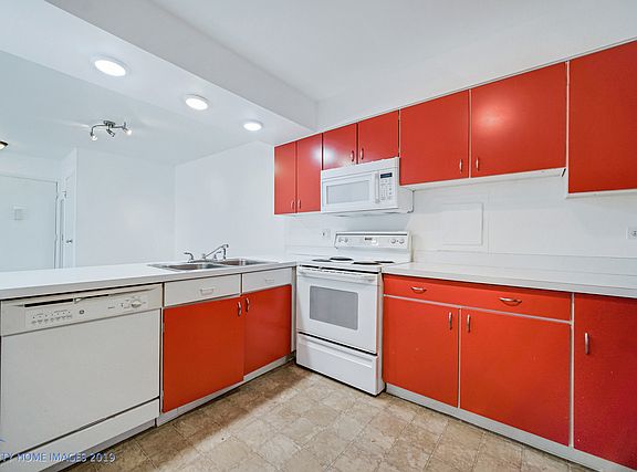 3rd image of 4511 Kings Walk Dr APT 2B