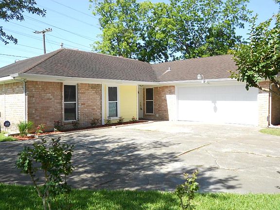 Alternate view of side driveway