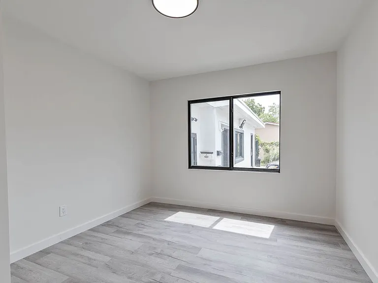 25 NW 78th St — Photo 18
