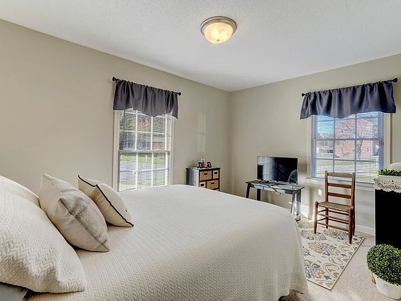 3rd image of 505 Parkway Blvd