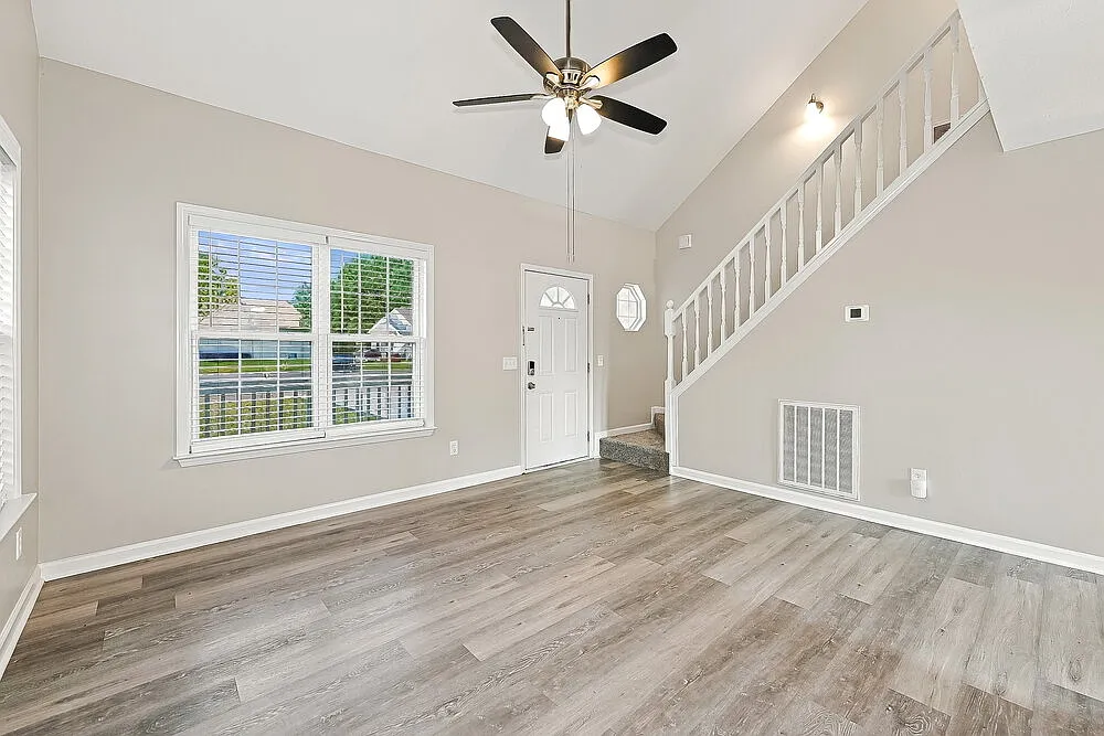 3 bed, 2.0 bath, 1252 sqft, $1,985 — Photo 4