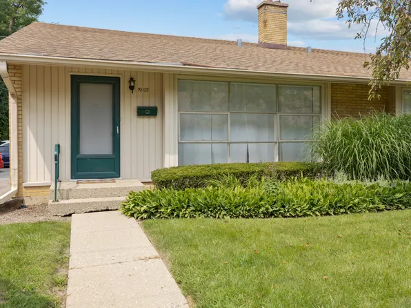 920 N Milwaukee Ave APT F, Libertyville, IL 60048