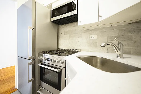 Rented by Buchbinder & Warren | media 16