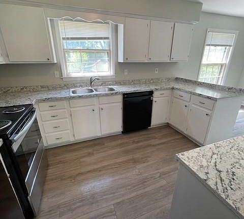 4th image of 7328 Meadowdale Ln