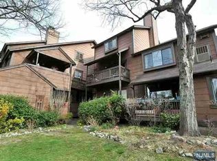 369 Sandcastle Ky, Secaucus, NJ 07094