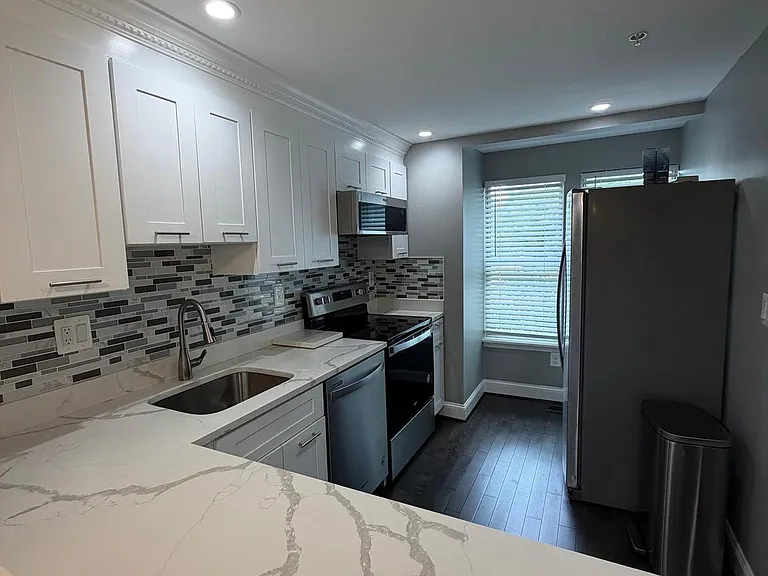 3423 Lindenwood Dr — Photo 1