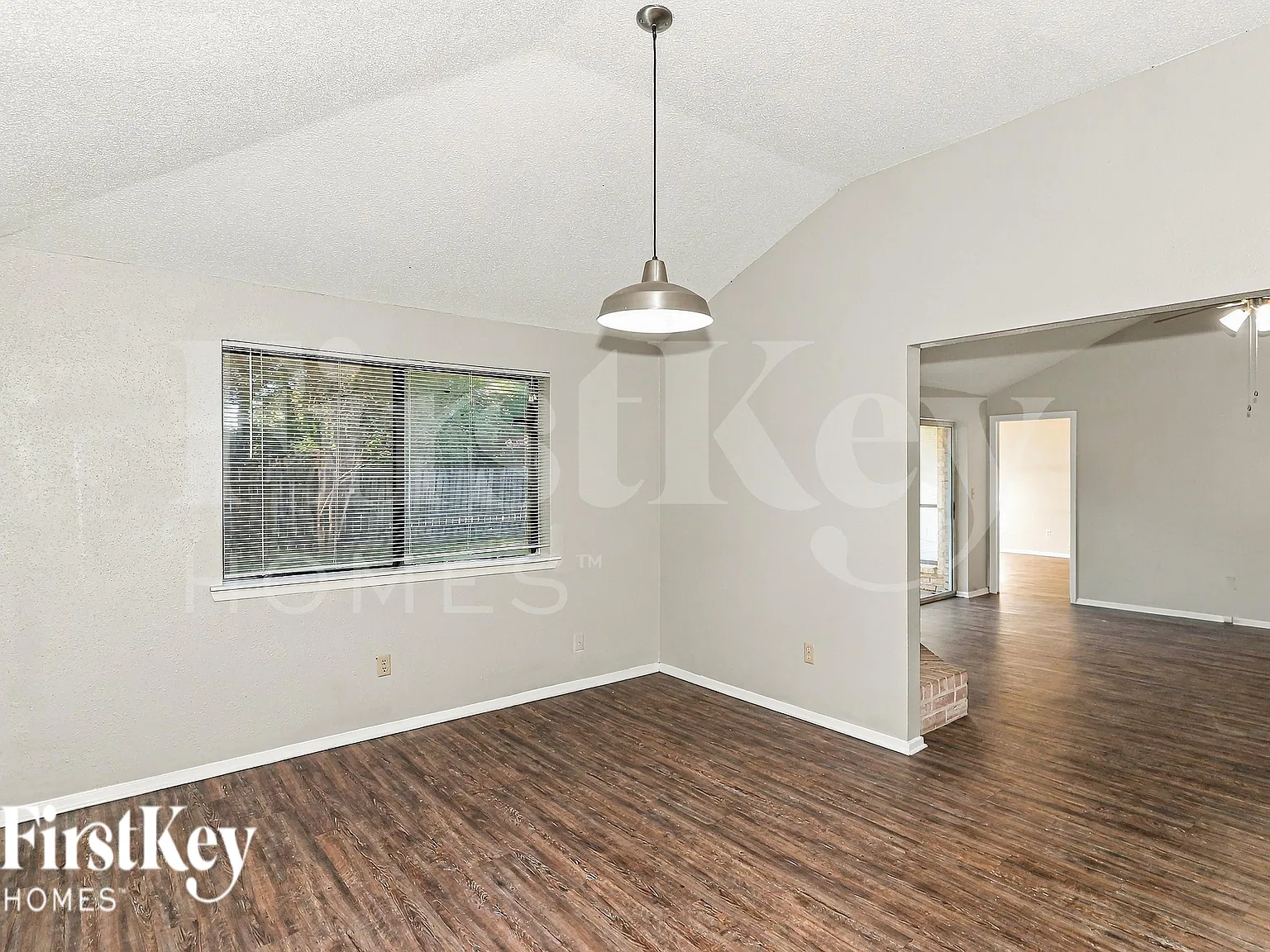 3 bed, 2.0 bath, 1868 sqft, $1,760 — Photo 4