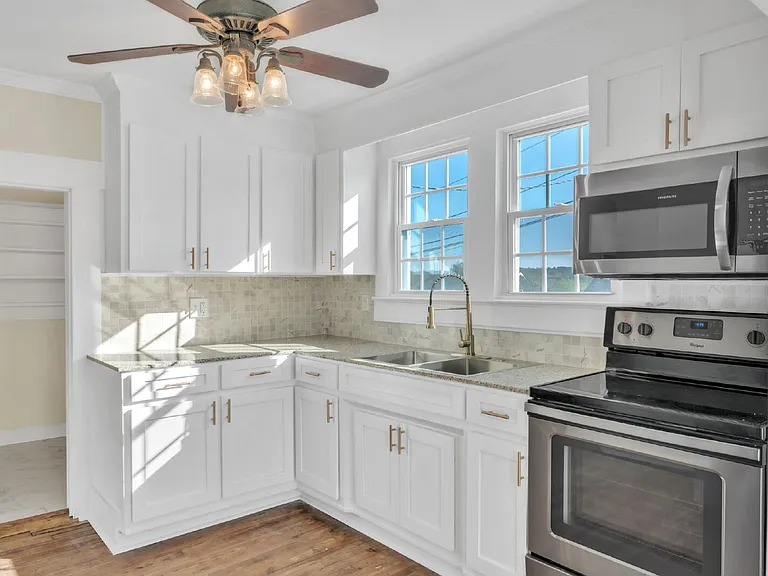 4 Walnut St #A — Photo 9
