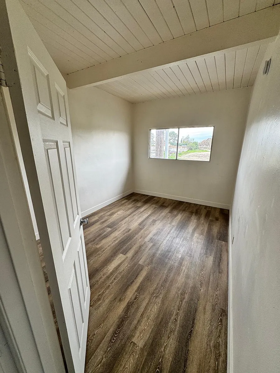 Building Photo - 11710 S Budlong Ave #10