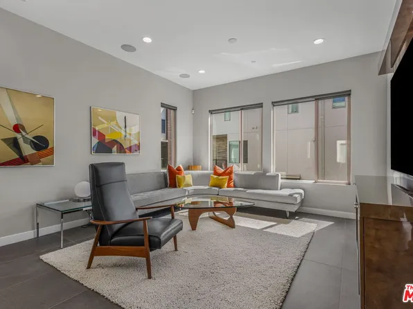 19 Ebb Tide Cir, Newport Beach, CA 92663