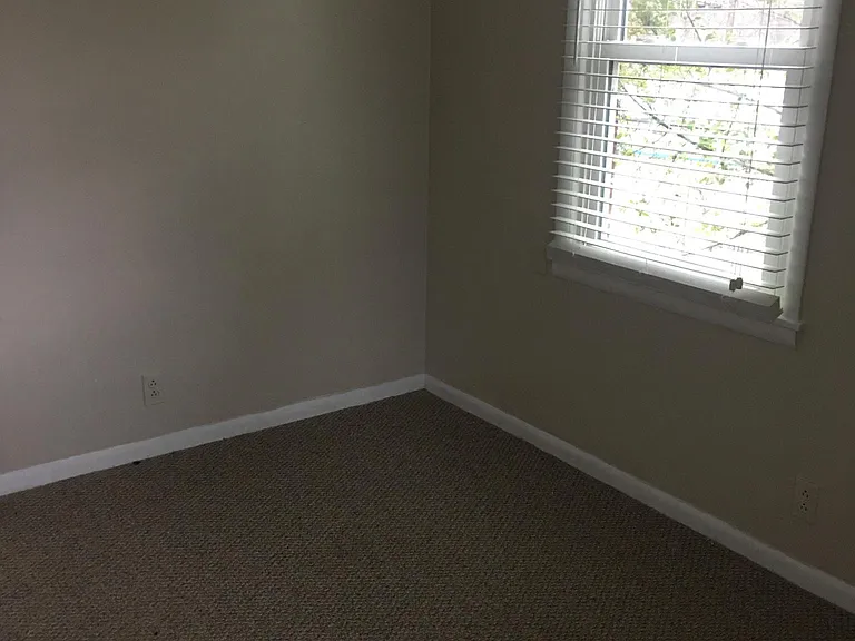 1910 Laurinda Dr — Photo 13