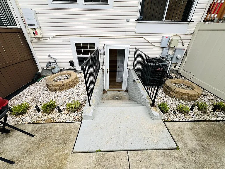 10016 Greenspire Way — Photo 32