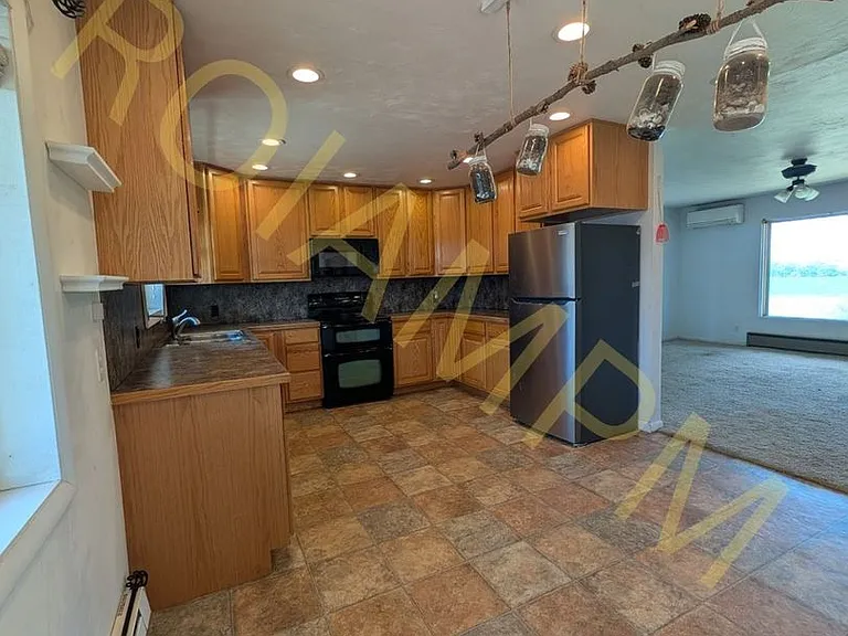 424 N Main St — Photo 3