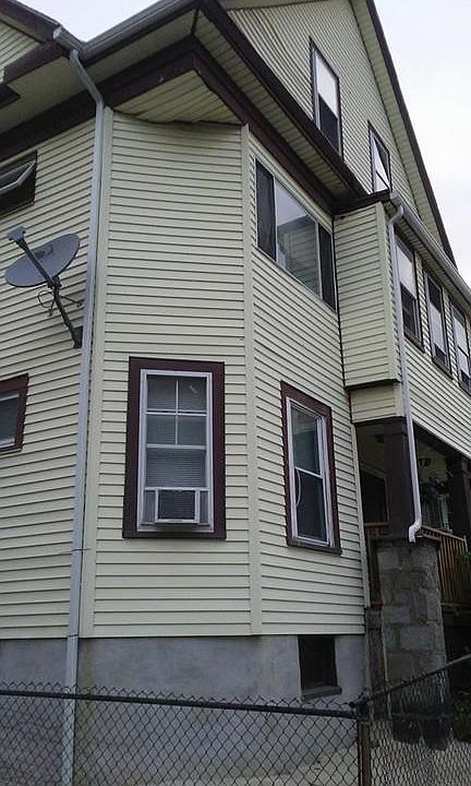 2nd image of 130 Waverly St