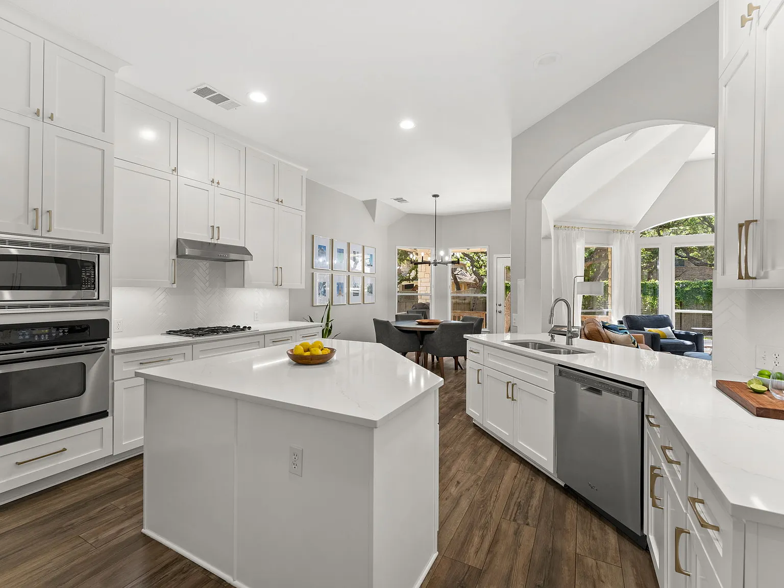 4 bed, 3.5 bath, 3487 sqft, $6,000 — Photo 4
