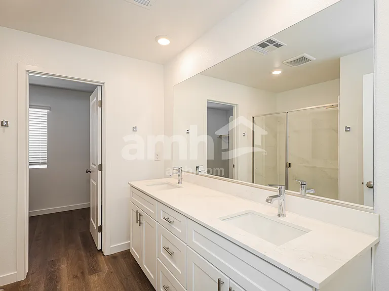 949 Harvey St — Photo 13