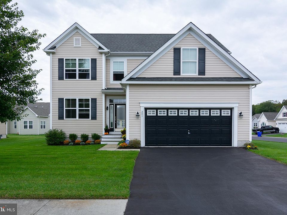 1st image of 301 Amberly Ct