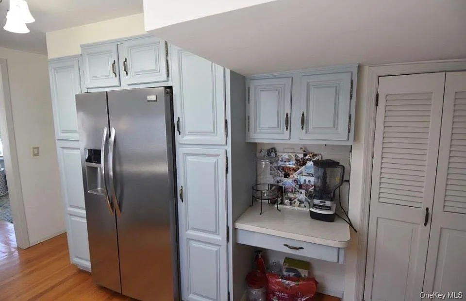 3 bed, 2.0 bath, 2418 sqft, $3,800 — Photo 3