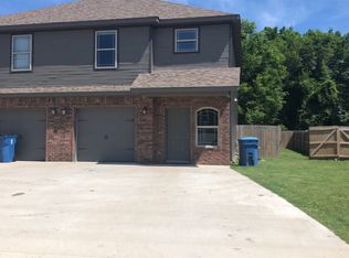 828 Baker St NW, Gravette, AR 72736