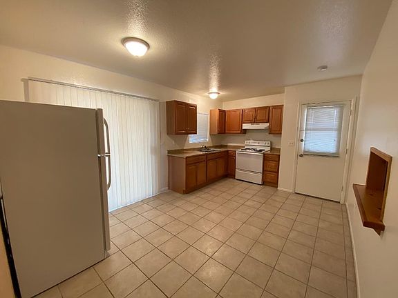 4th image of 2302 E Betty Elyse Ln