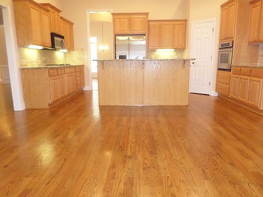 5th image of 221 English Oaks Ln