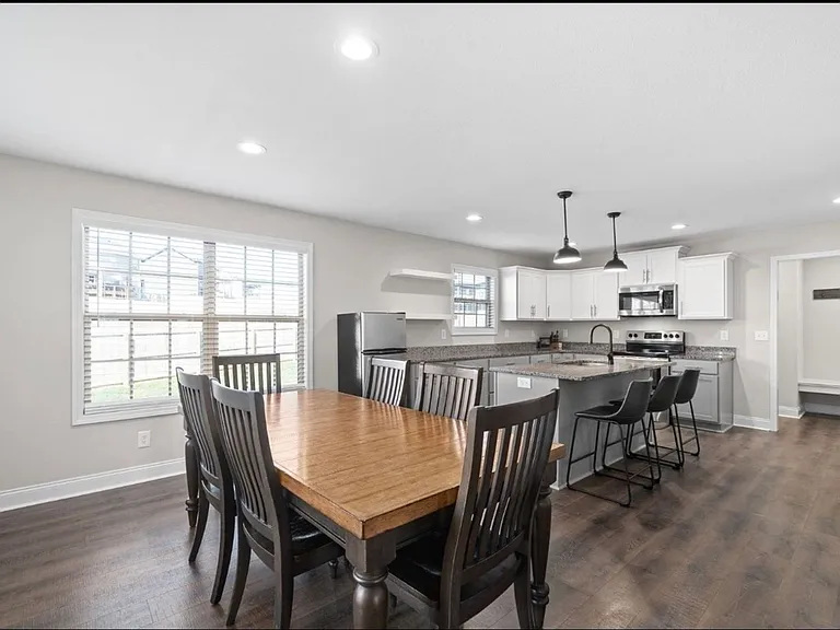 718 Banister Dr — Photo 4