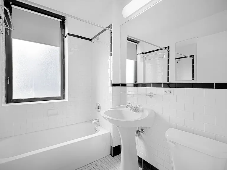420 W 42nd St #38F — Photo 7