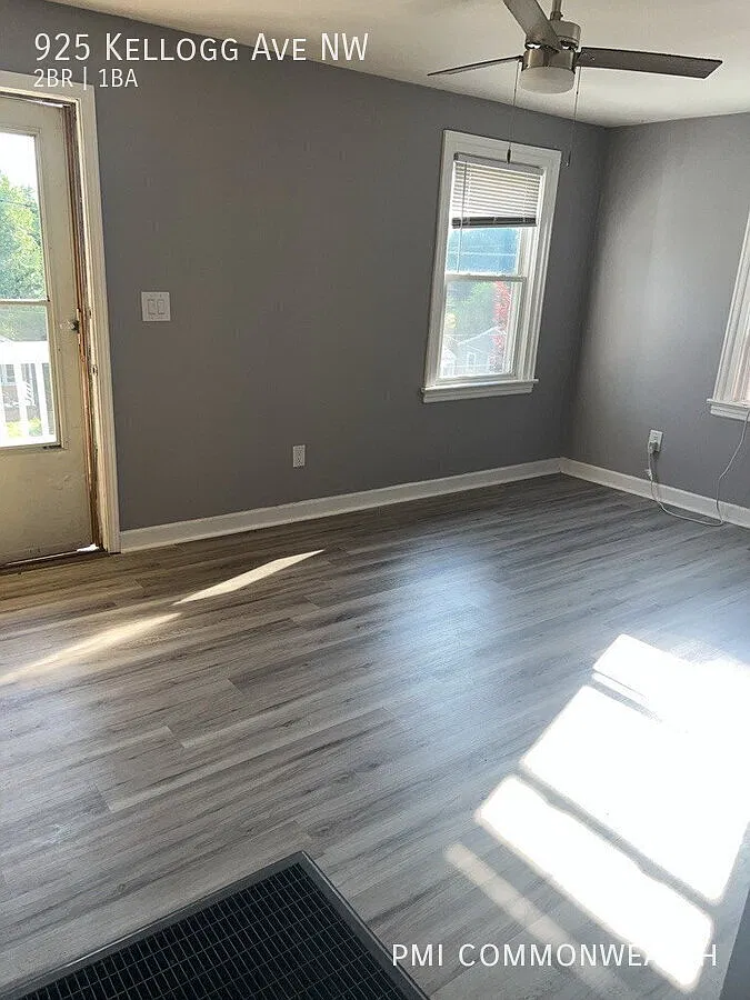 2 Bed / 1 Bath Single Family (Available Now) — Photo 4