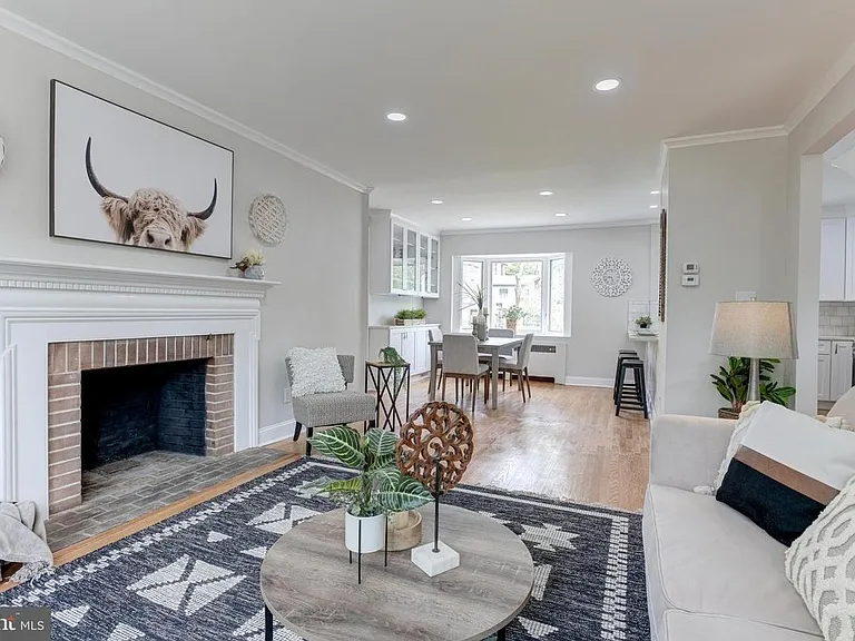 702 Kingston Rd — Photo 13