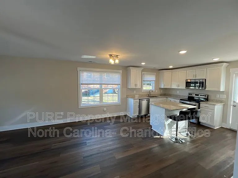 1402 Martin Luther King Ave #B — Photo 8