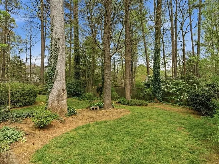 1386 Churchill Way — Photo 43