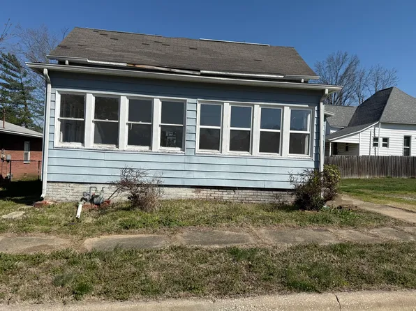 506 W College St, Harrisburg, IL 62946