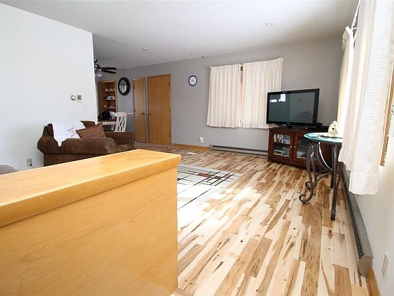 3rd image of 506 W Maple St