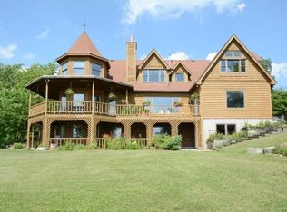 W230S3857 Milky Way Rd, Waukesha, WI 53189