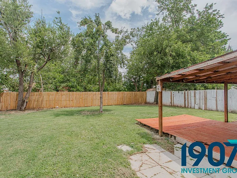 9212 S McKinley Ave — Photo 30