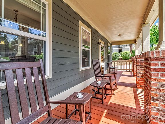 4th image of 18 Byrdcliffe Ln